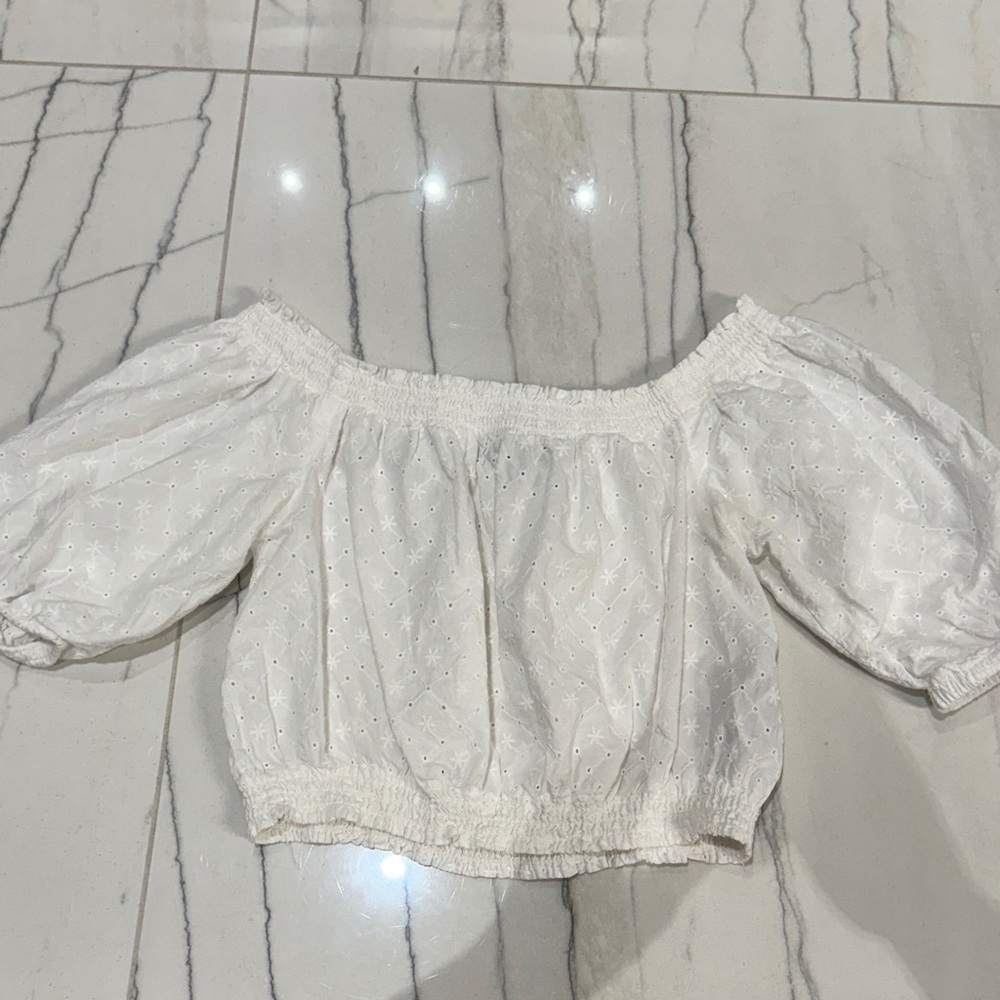 H&M - Elegant White Off-Shoulder Blouse - Women's Top (XS)